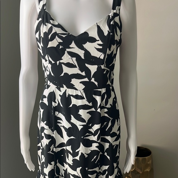 Forever 21 Elegant Black and White Patterned Tiered Dress Size M - Picture 3 of 11